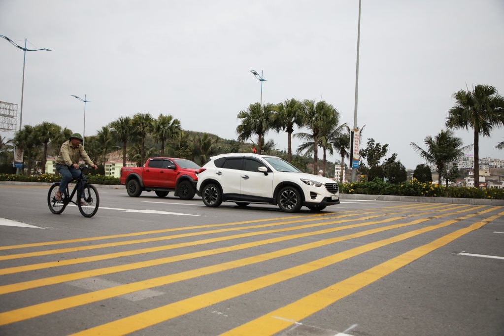 Các gờ giảm tốc được bổ sung giúp các phương tiện chủ động giảm tốc độ khi qua nút giao.