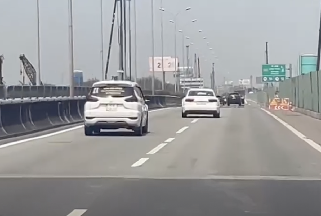 Chuyển làn nhưng không xi-nhan tiềm ẩn nhiều nguy cơ tai nạn.