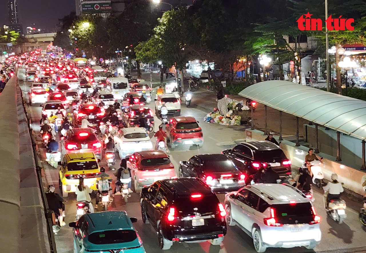 Đoạn lô cốt không chỉ gây ùn tắc trên đường Nguyễn Trãi, mà còn ảnh hưởng đến nhiều tuyến đường khác trong khu vực