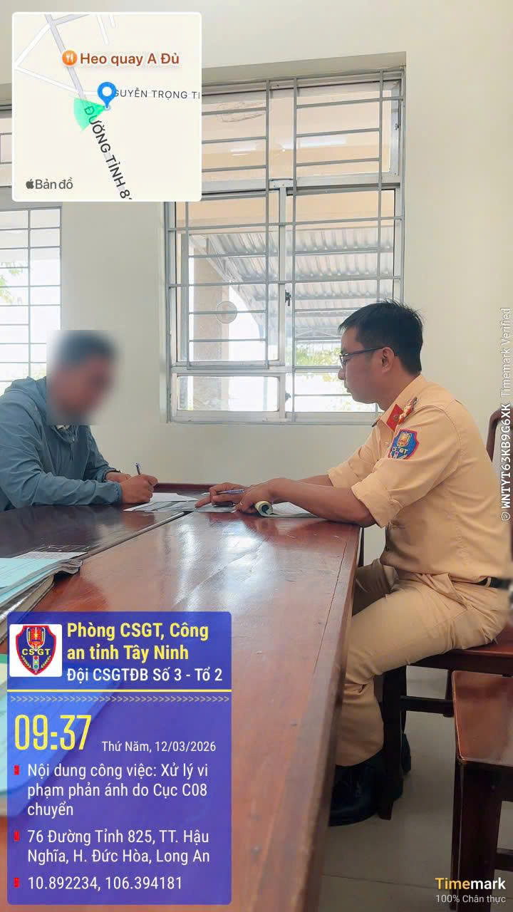 Lực lượng CSGT tỉnh Tây Ninh làm việc với tài xế