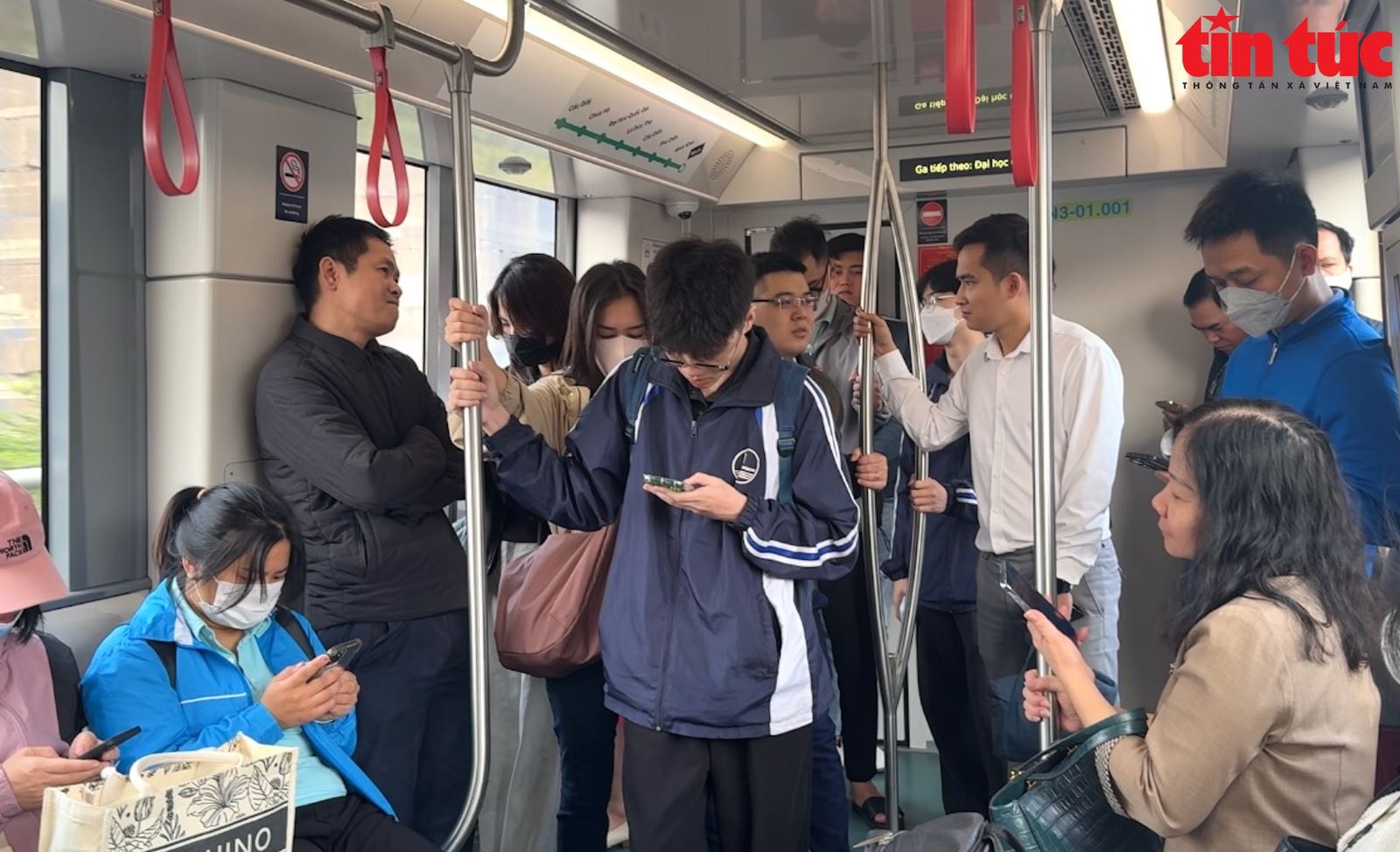 Lượng hành khách từ đầu tháng 3 đến nay sử dụng tuyến 2 tuyến tàu điện ở Hà Nội tăng hơn 7%