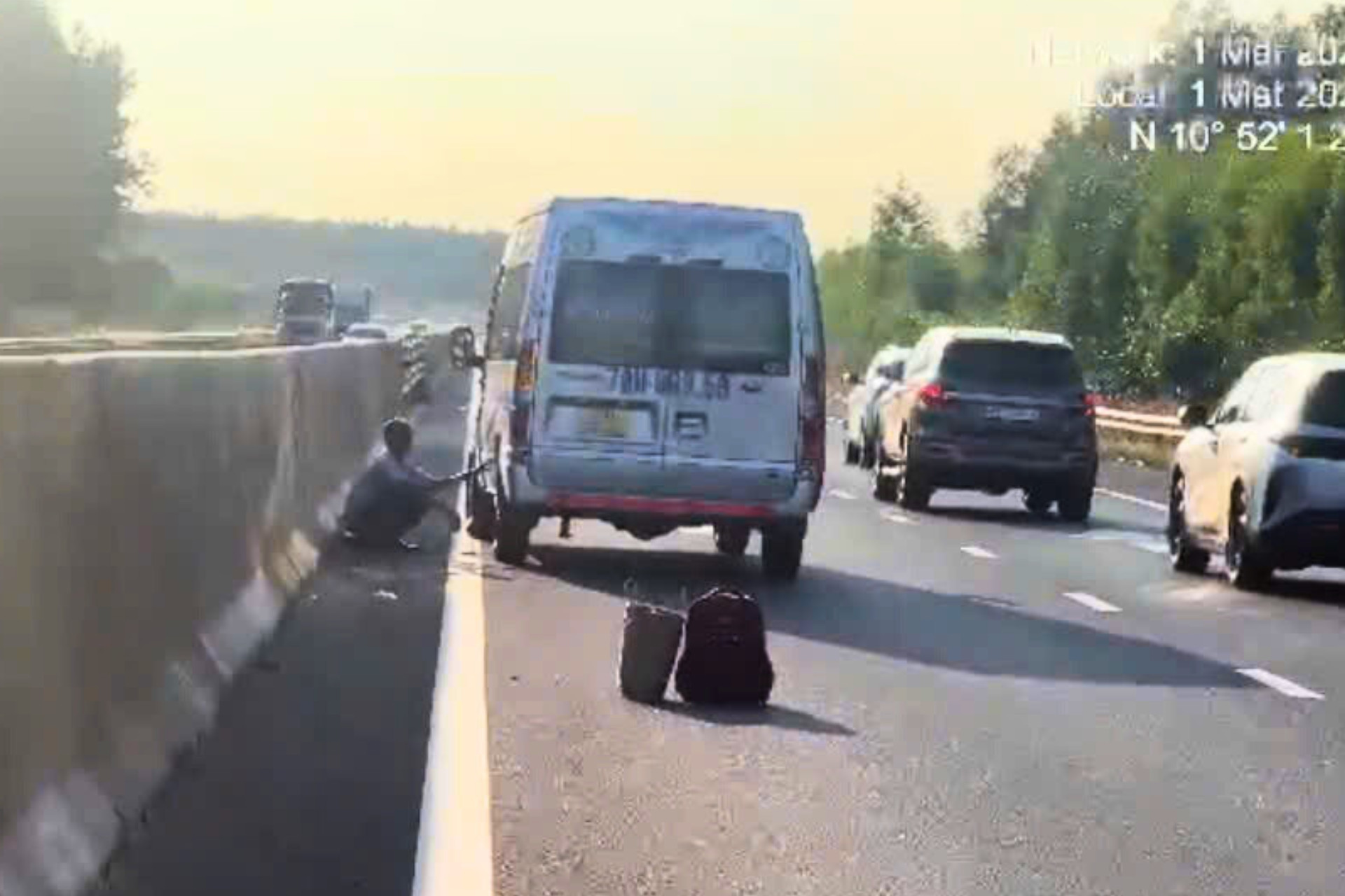 Một trường hợp xe gặp sự cố trên cao tốc nhưng đặt cảnh báo chỉ cách ô tô 12,8m