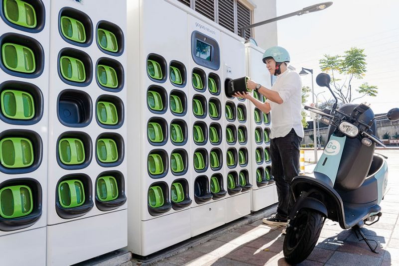 TPHCM công bố 52 vị trí lắp đặt tủ đổi pin xe máy điện trên vỉa hè