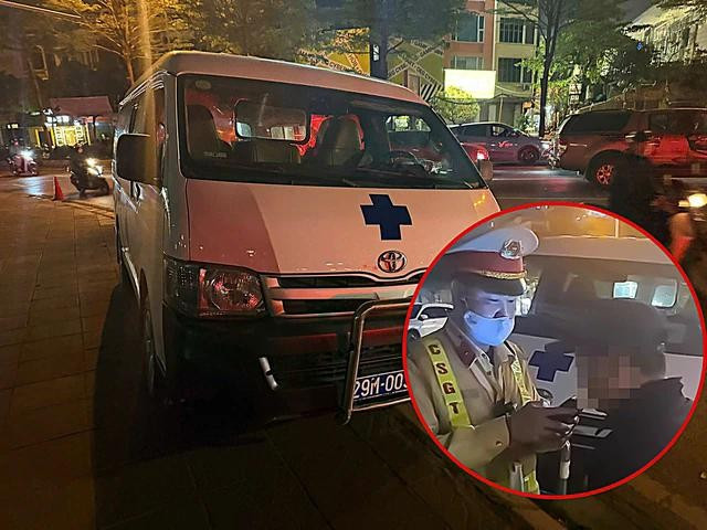 Tài xế xe biển xanh bị lực lượng CSGT xử lý nghiêm.