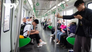 Trong ngày 9/3 có tới 45.575 lượt khách đi trên tuyến tàu điện Cát Linh - Hà Đông; 30.983 lượt khách đi lại trên tuyến Nhổn - Ga Hà Nội.