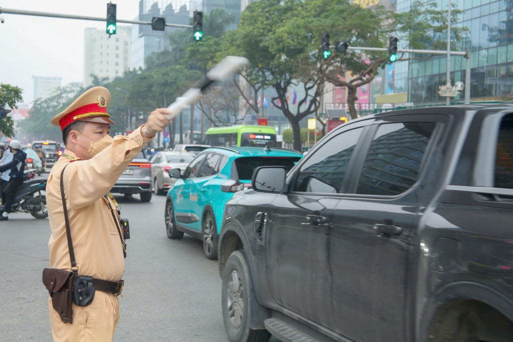 CSGT khuyến cáo người dân cần xem trên giấy tờ kiểm định để xác định rõ xe bán tải của mình