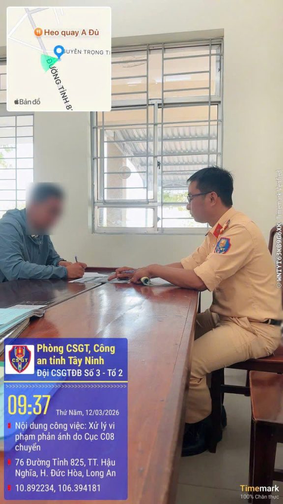 Lực lượng CSGT tỉnh Tây Ninh làm việc với tài xế