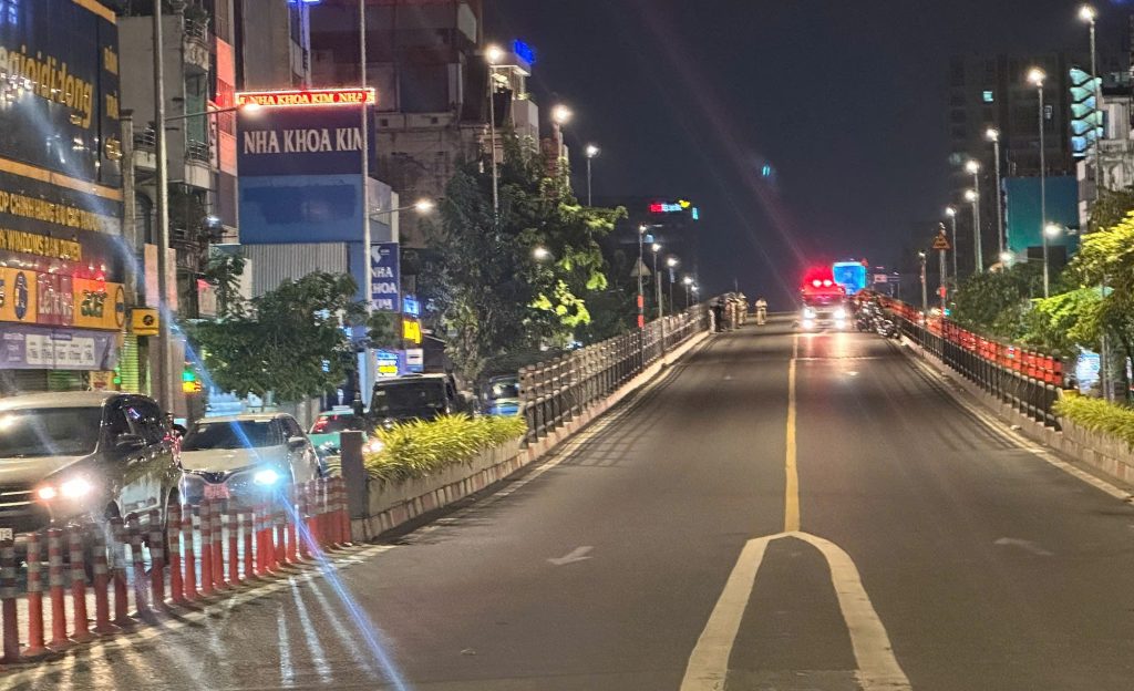 Tai nạn giao thông trên cầu vượt Hoàng Hoa Thám.