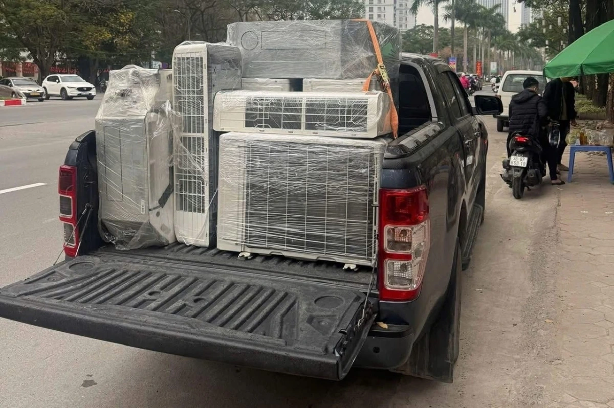 Xe bán tải là phương tiện chở hàng có kích thước nhỏ gọn khá tiện lợi, phổ biến hiên nay.