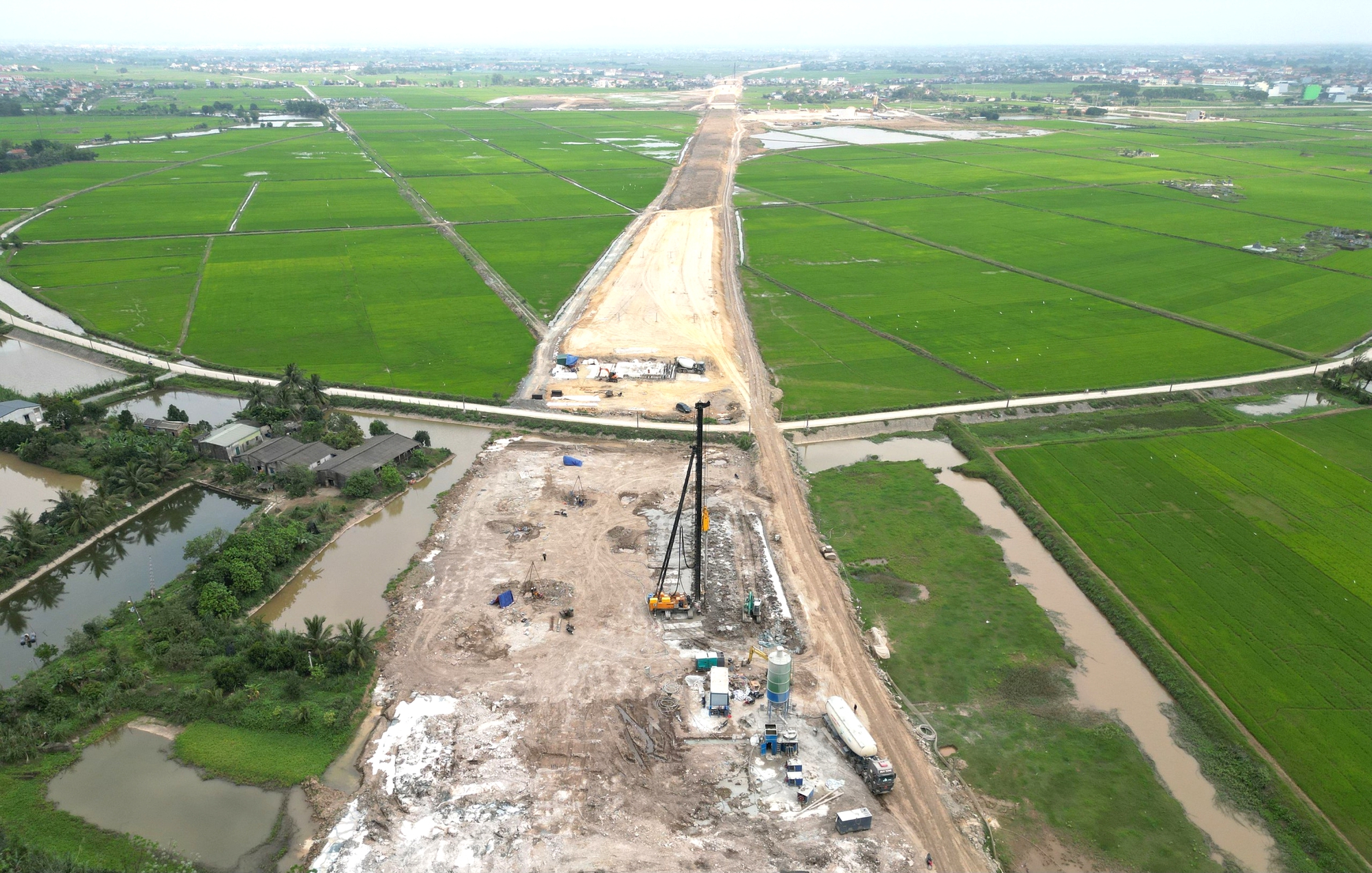 Cao tốc Ninh Bình - Hải Phòng tăng tốc về đích