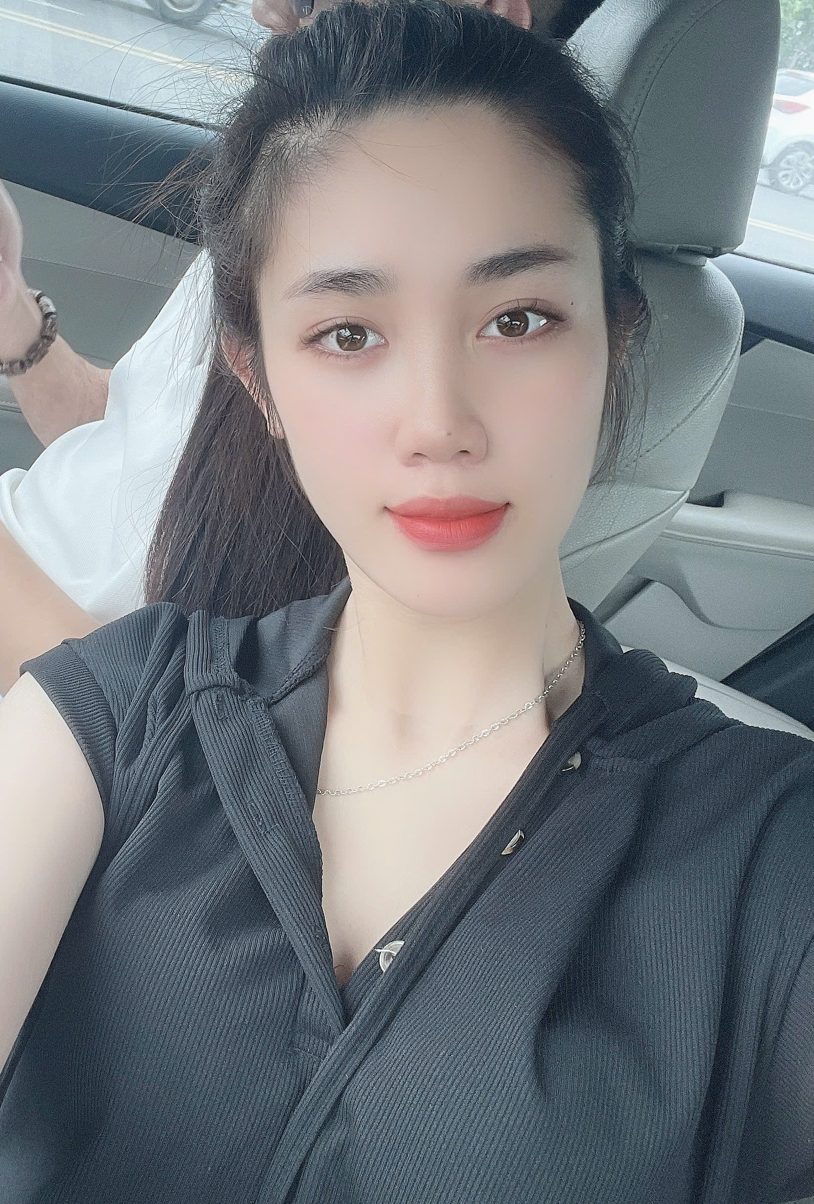 Chị Đinh Tuyết Linh - nạn nhân trong vụ va chạm giao thông trên Quốc lộ 10 - may mắn thoát nạn trong gang tấc.