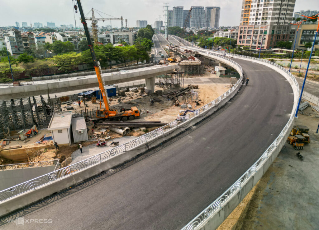 Cầu vượt nút giao An Phú nhìn từ trên cao