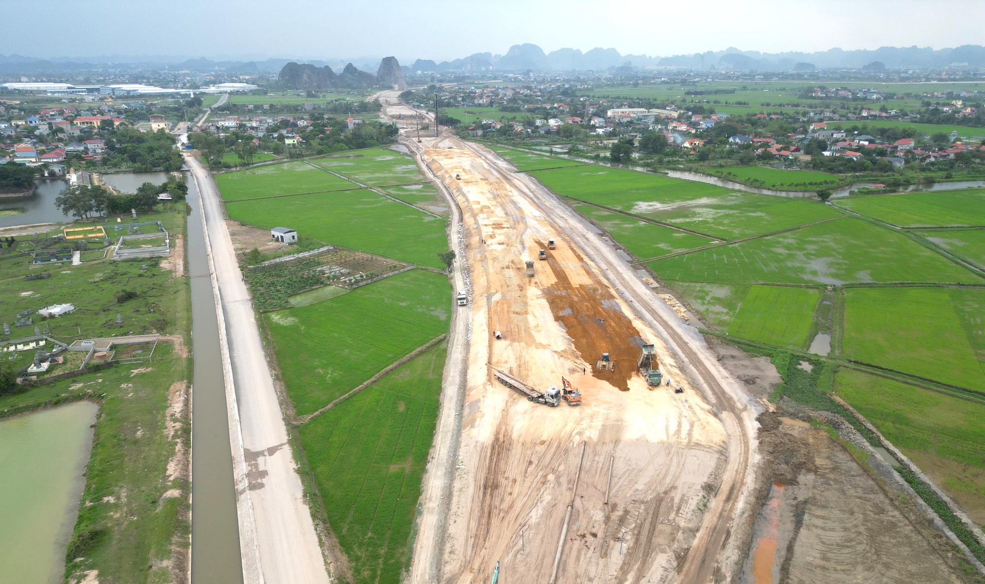Dự án cao tốc Ninh Bình – Hải Phòng đoạn qua địa bàn tỉnh cơ bản đã hoàn tất, tạo tiền đề quan trọng để đẩy nhanh tiến độ thi công