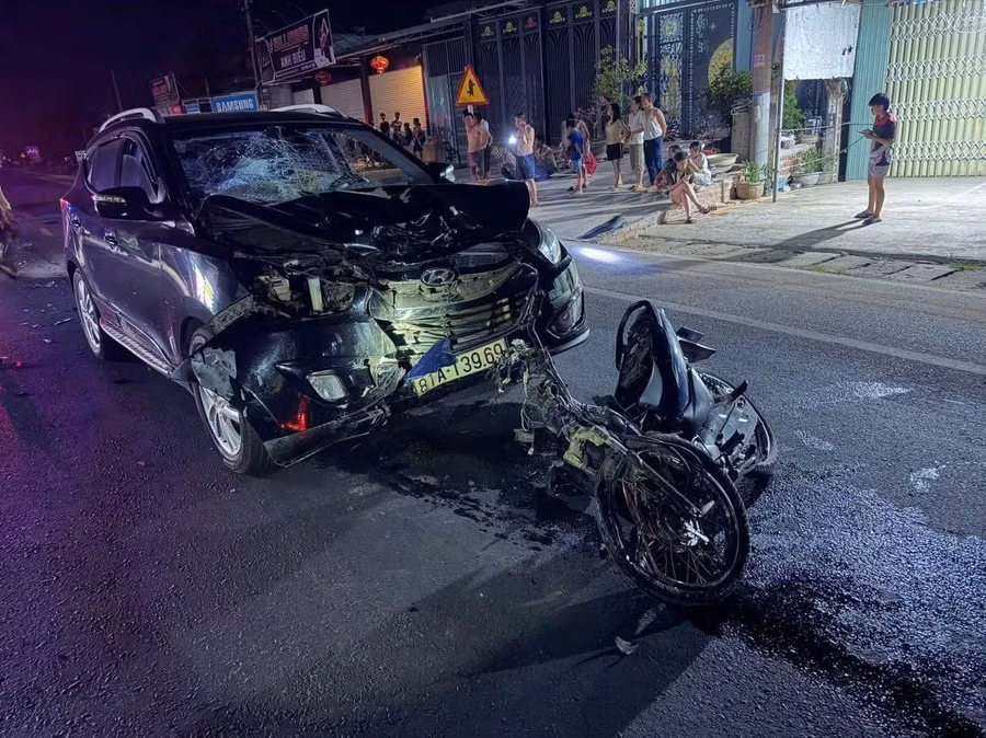 Hiện trường tai nạn trên quốc lộ 25 đoạn qua thôn Tân Điệp 1