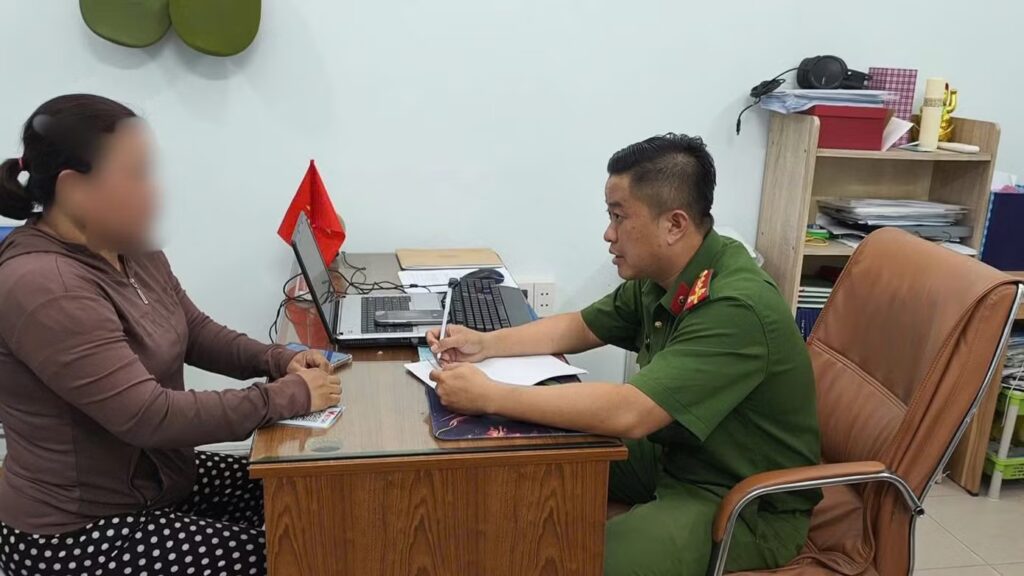 Người dân xả rác hừa nhận hành vi sai phạm của mình