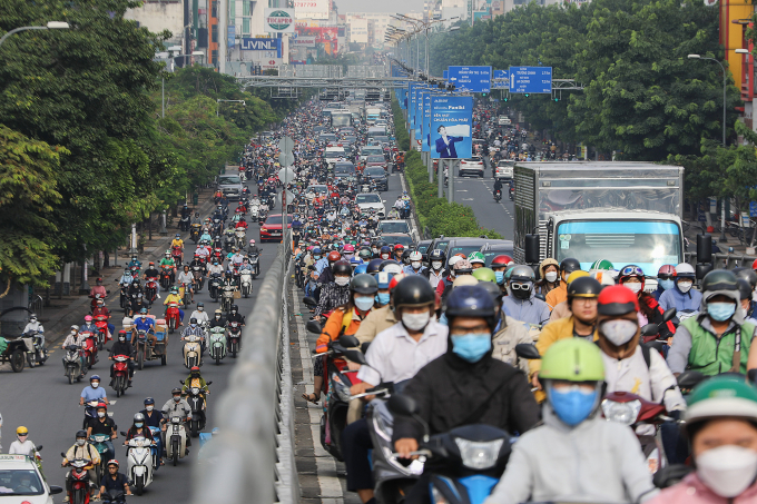 
Dải phân cách giữa đường Cộng Hòa sẽ được phá bỏ tạo thêm làn. Ảnh: Quỳnh Trần
