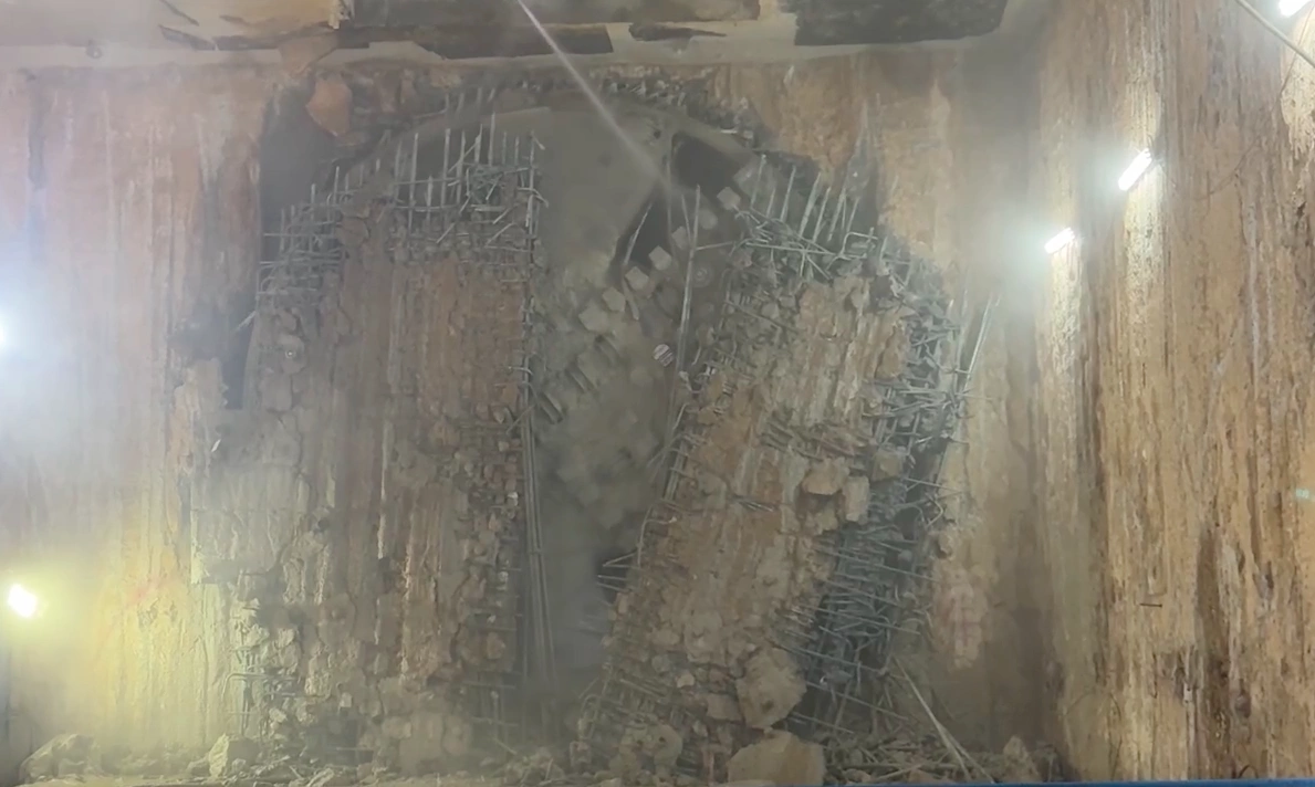 
Khoảnh khắc máy đào hầm TBM (Tunnel Boring Machine) số 2 mang tên "Táo Bạo" đã về đích tại ga ngầm S12 ngày 13/4/2026. Nguồn: MRB
