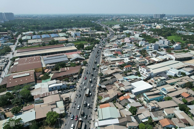 
Quốc lộ 1 (Vành đai 2) đoạn qua Bình Chánh cũ - điểm đầu dự án. Ảnh: Giang Anh

