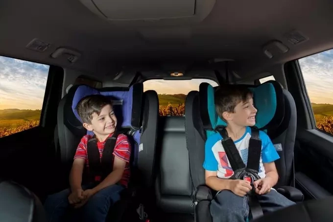 Trẻ em cần phải ngồi ghế an toàn. Ảnh: Mitsubishi