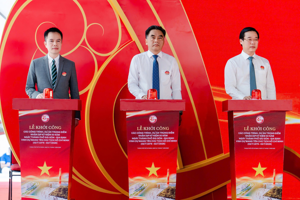 Đại diện các đơn vị thực hiện nghi thức bấm nút khởi công dự án. Ảnh: Masterise Group